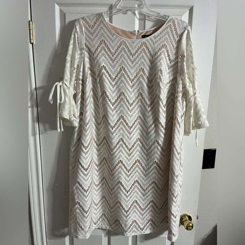Cream/White sheath dress